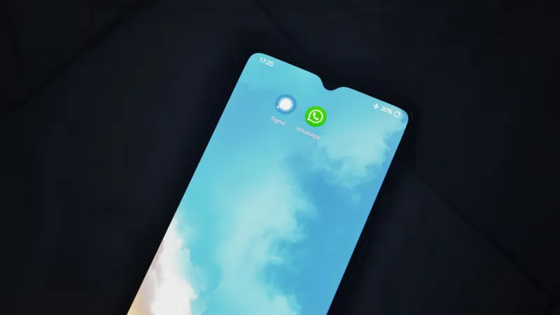 Full Bars, Zero Signal: The Quiet Lie Your Phone Tells You